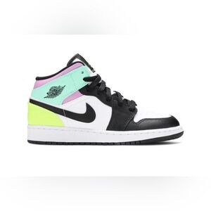 Jordan 1 Mid shoes